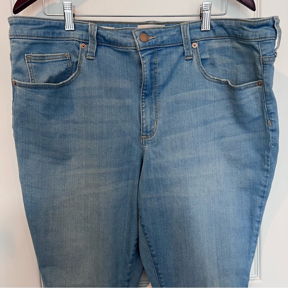 Universal Thread Light Blue High Rise Women's Jeans Plus 18 / 34R Excellent
